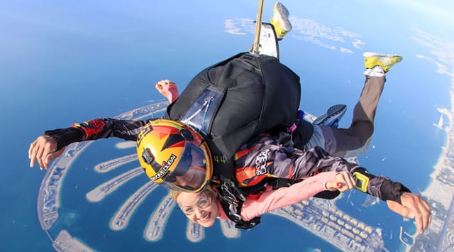 skydive-dubai-tandem-skydiving-palm-dropzone_1